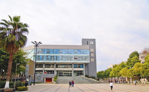 成都農(nóng)業(yè)科技職業(yè)學院歡迎您 科技與自然交融的校園風光